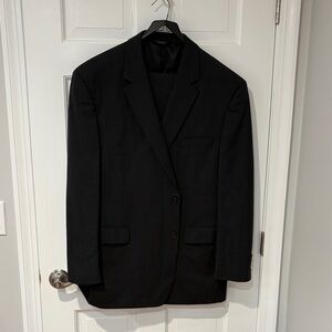 Jos. A. Bank Men's Black/Gray   Two-Button Suit 48R pants 42/31”